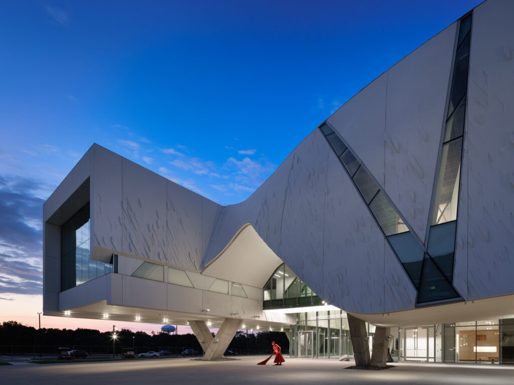 GC Educational Facilities 3 - The University of Texas Dallas Edit and Peter O'Donnell Jr. Athenaeum - The Beck Group a photo of a building