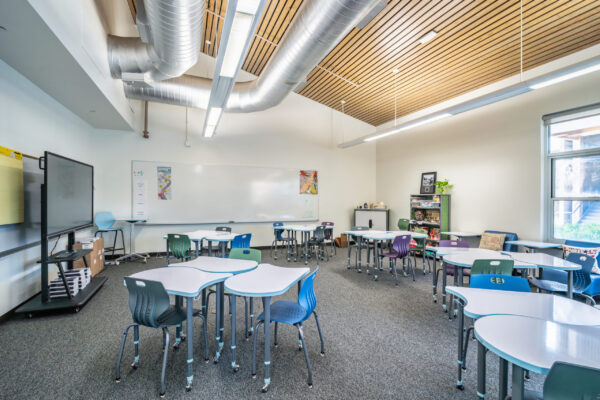 a photo of a classroom